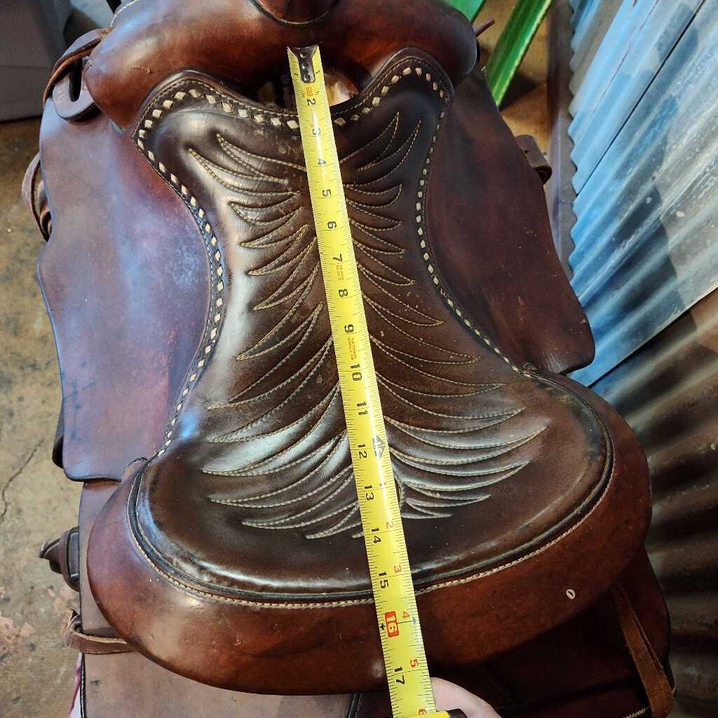 Roping saddle