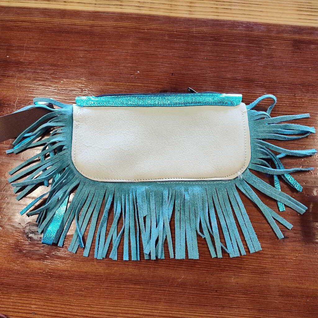 Wristlet purse