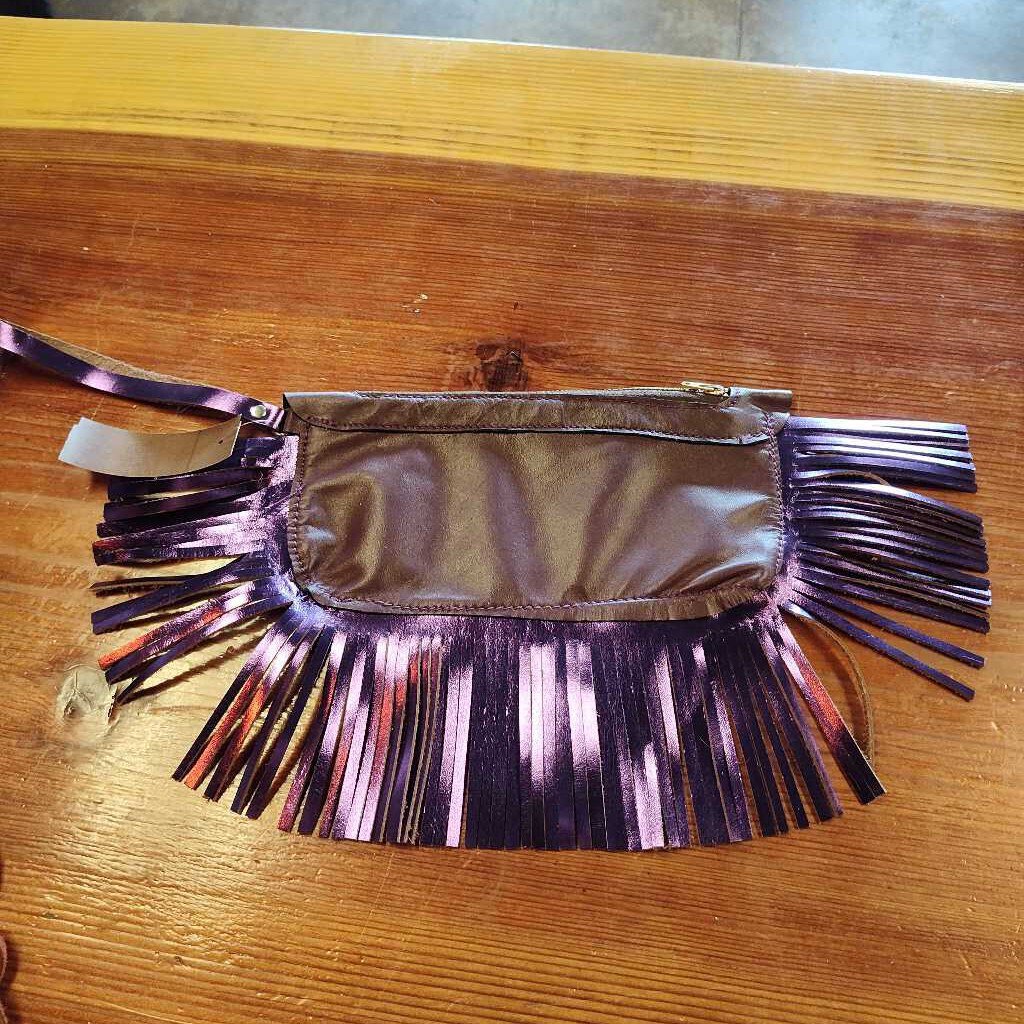 Wristlet purse