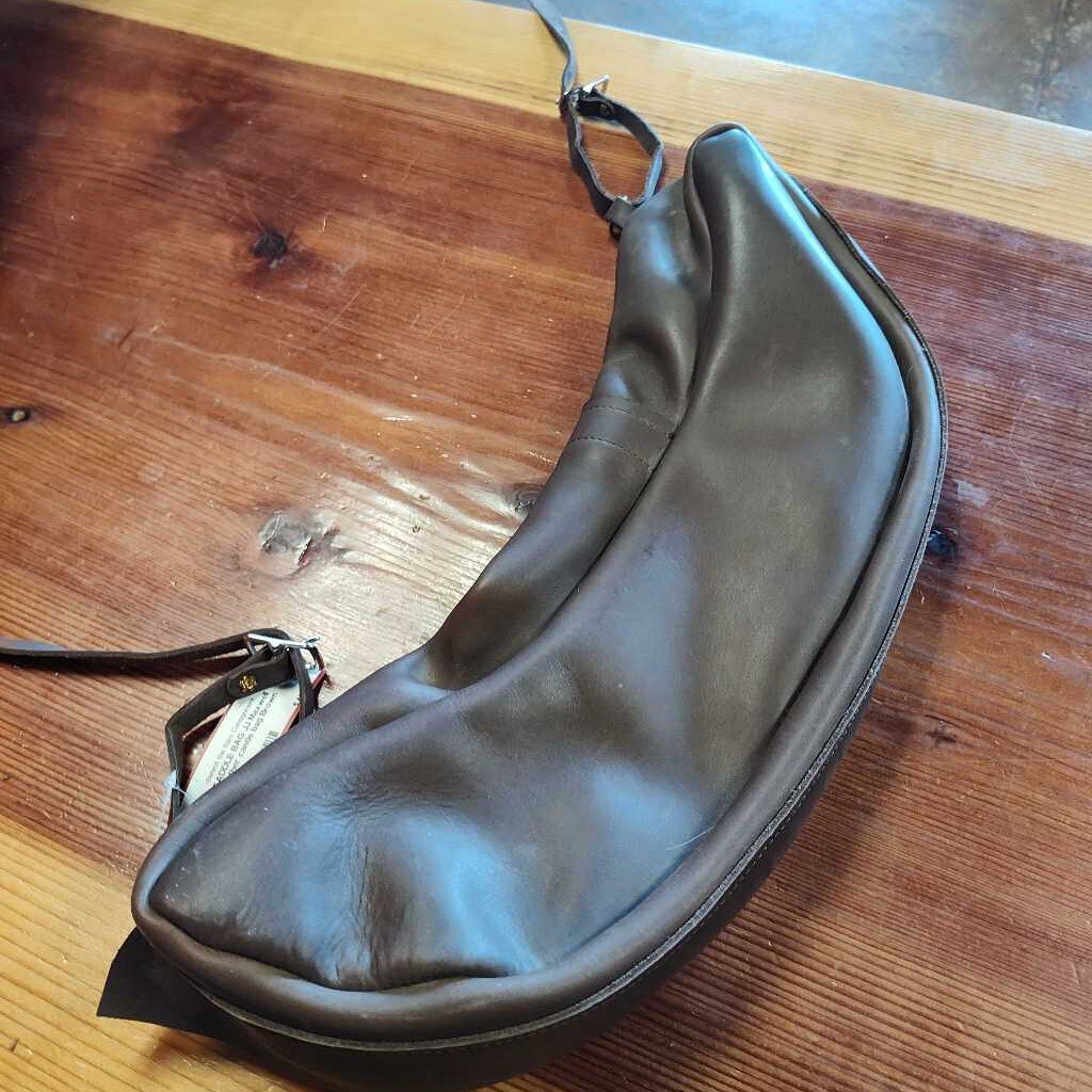 Leather cantle bag