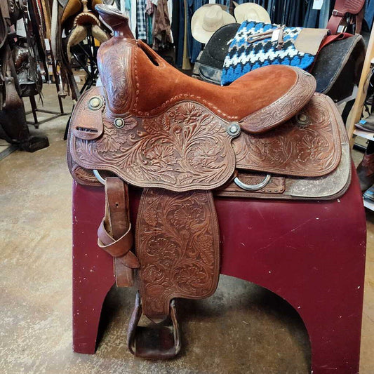 Trail/show saddle