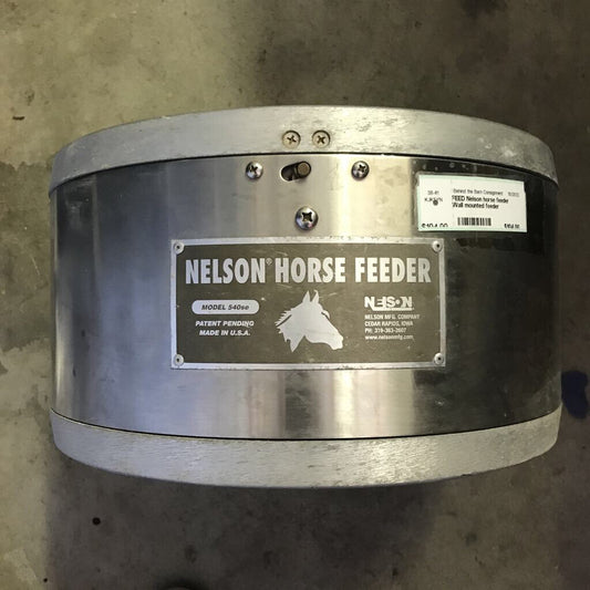 Wall mounted feeder